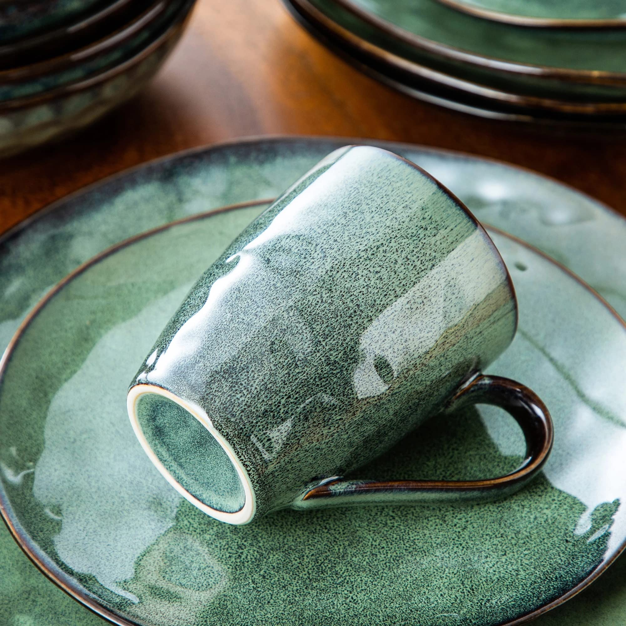 16-Piece Stoneware Dinnerware Set with Plates, Bowls and Cups