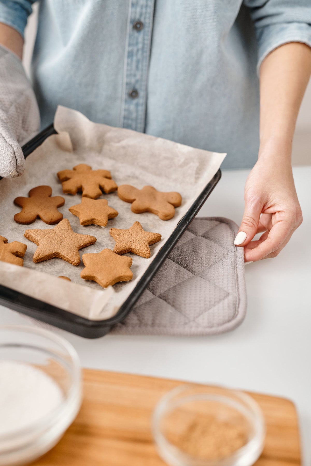 Bakeware Materials, Shapes, and Everyday Uses
